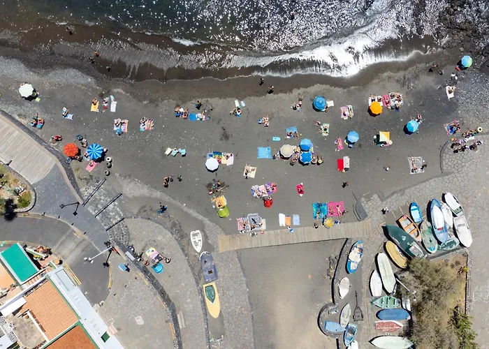 Tranquil Coastal Escape, Lägenhet
